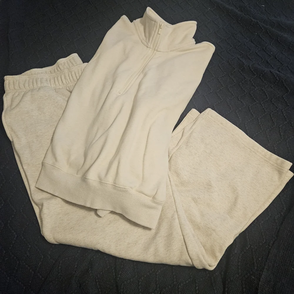 Fabletics Off-White 2 Pc Set - Picture 1 of 5
